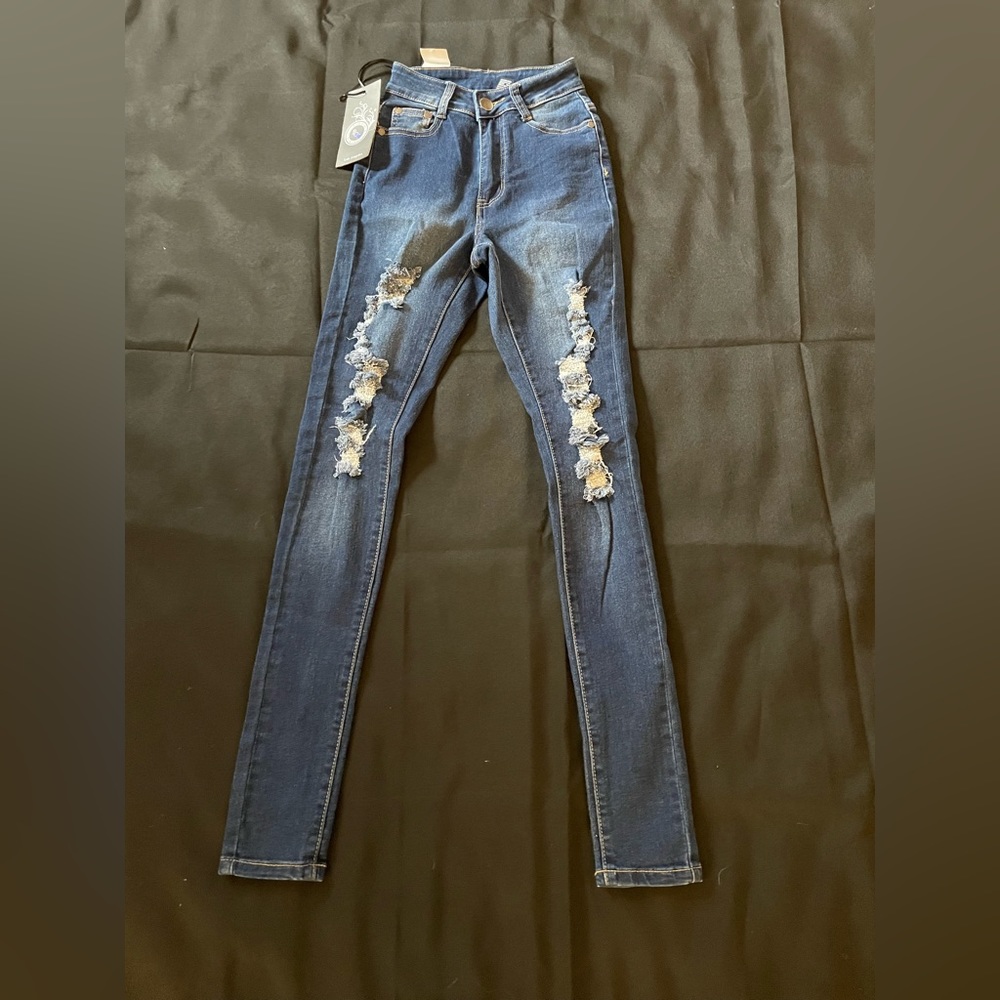New with Tags Bob Jeans Women’s Distressed Size 0